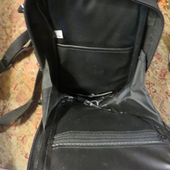 TrailMaker black crossbod sm black travel bag nwot - Picture 3 of 4